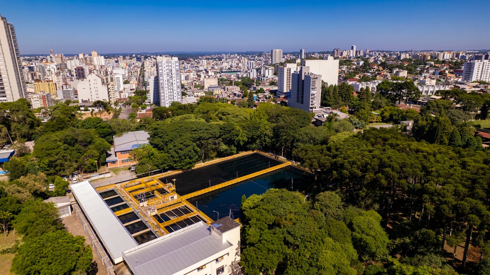 Rompimento de adutora afeta abastecimento de água em Caxias do Sul