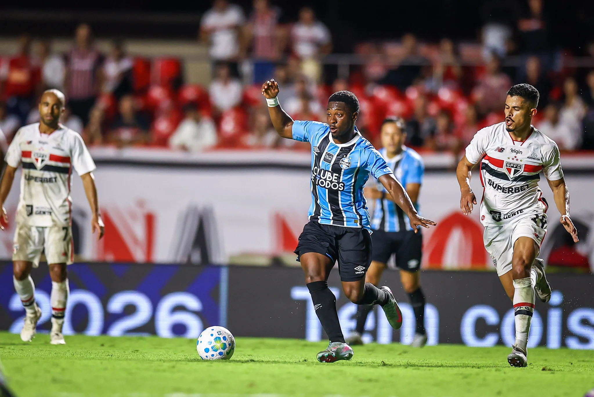 Após derrota para o São Paulo, Luís Castro diz que o Grêmio teve muitos erros técnicos