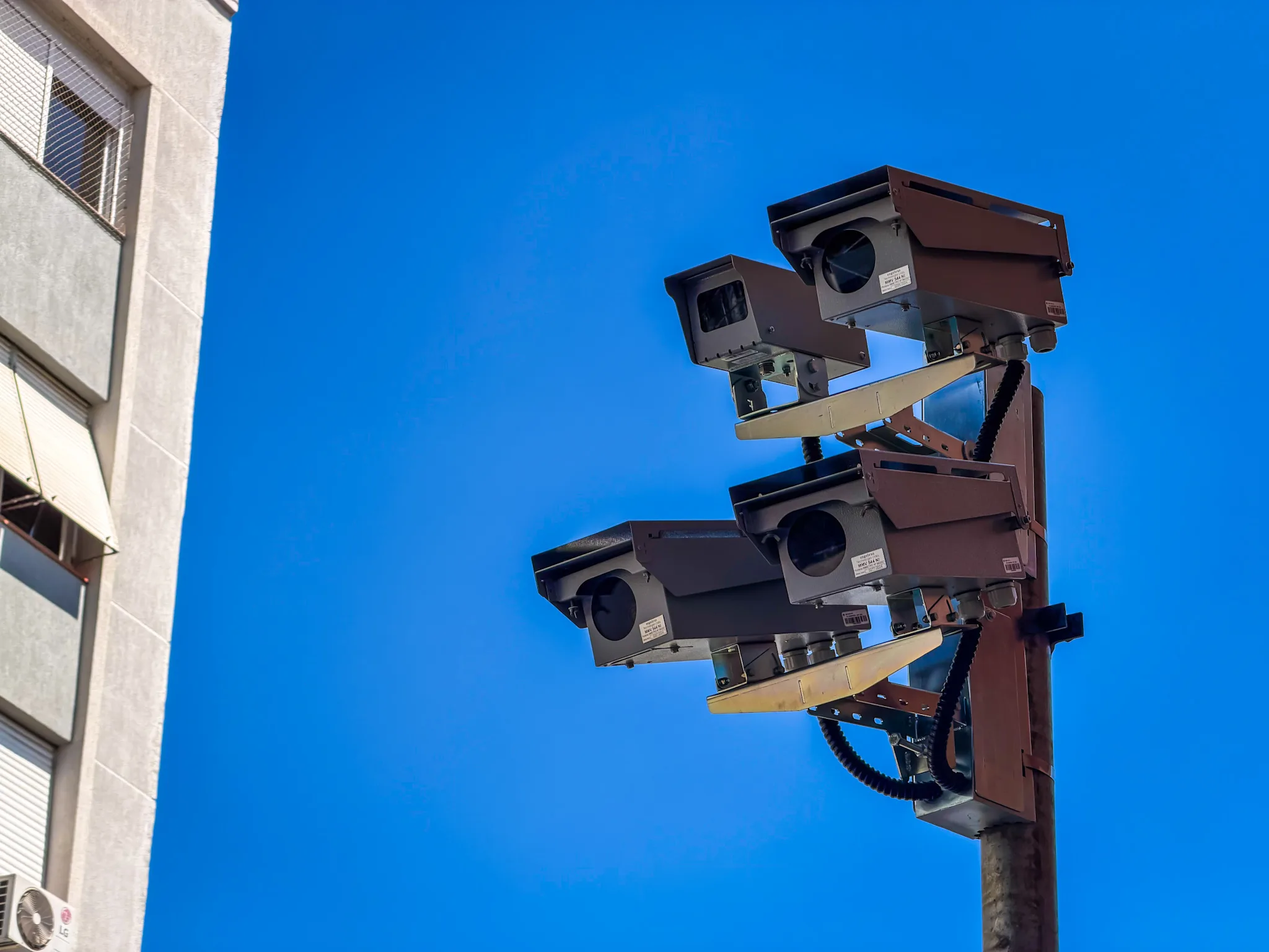 Atenção no trânsito: detectores de avanço de sinal começam a operar em Porto Alegre 2 Atenção no trânsito: detectores de avanço de sinal começam a operar em Porto Alegre