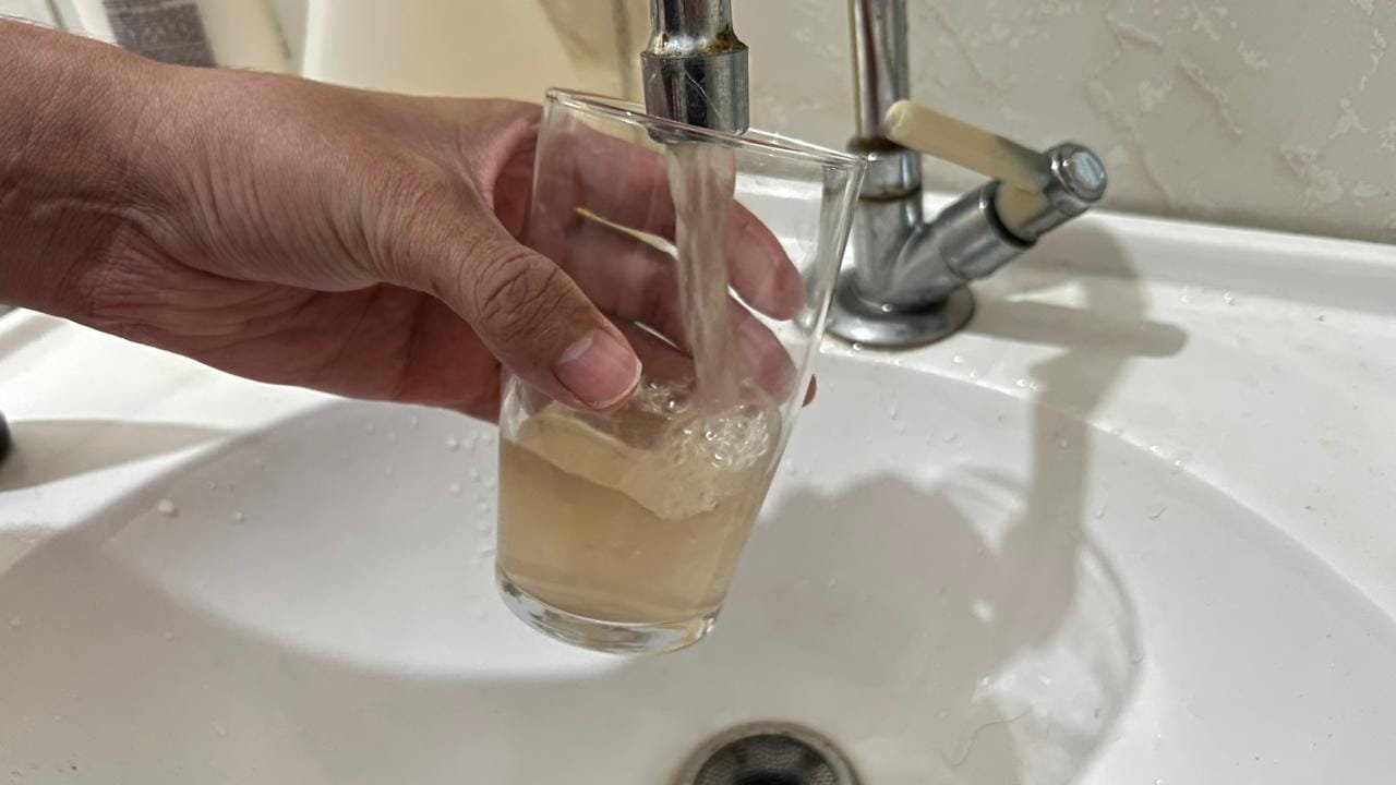 Água suja sai das torneiras de moradores de Santa Cruz do Sul