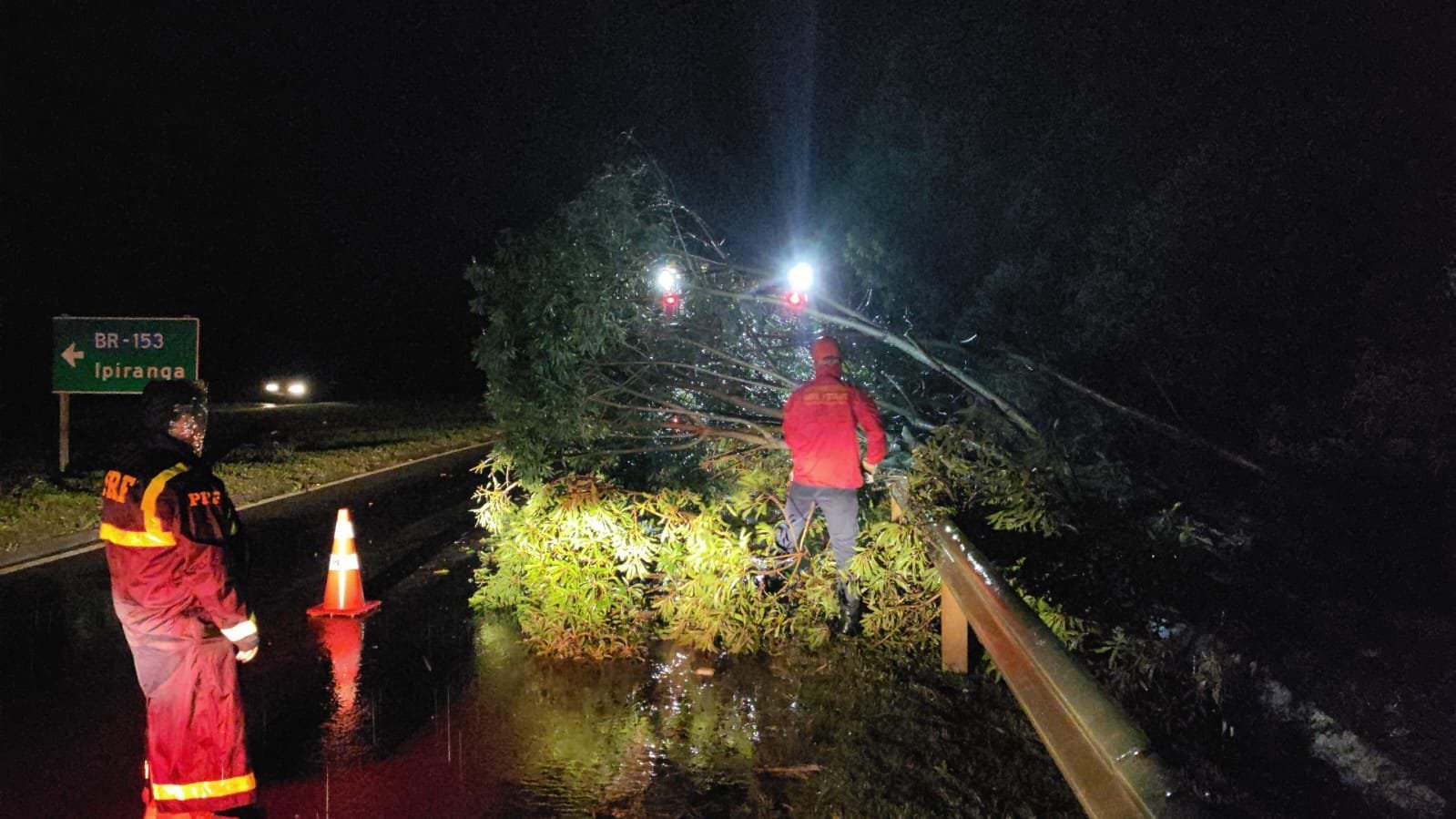 Temporal causa estragos em diferentes áreas do Rio Grande do Sul 2 Temporal causa estragos em diferentes áreas do Rio Grande do Sul