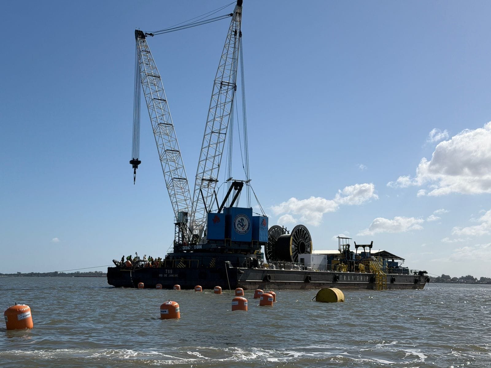 CEEE Equatorial inicia  lançamento de cabos subaquáticos entre Rio Grande e São José do Norte
