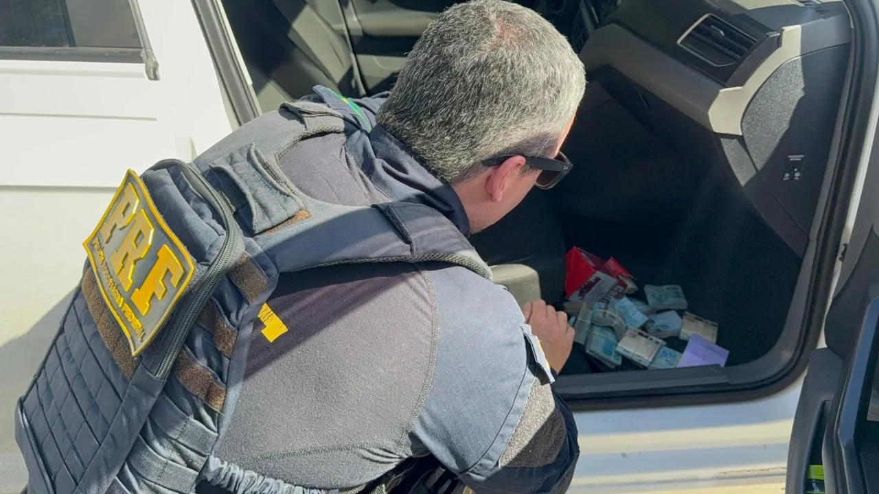 Polícia apreende quase 250 mil reais sem procedência em Bento Gonçalves 4 Polícia apreende quase 250 mil reais sem procedência em Bento Gonçalves
