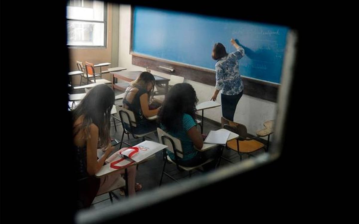 Governador do RS protocola projeto que concede reajuste a professores