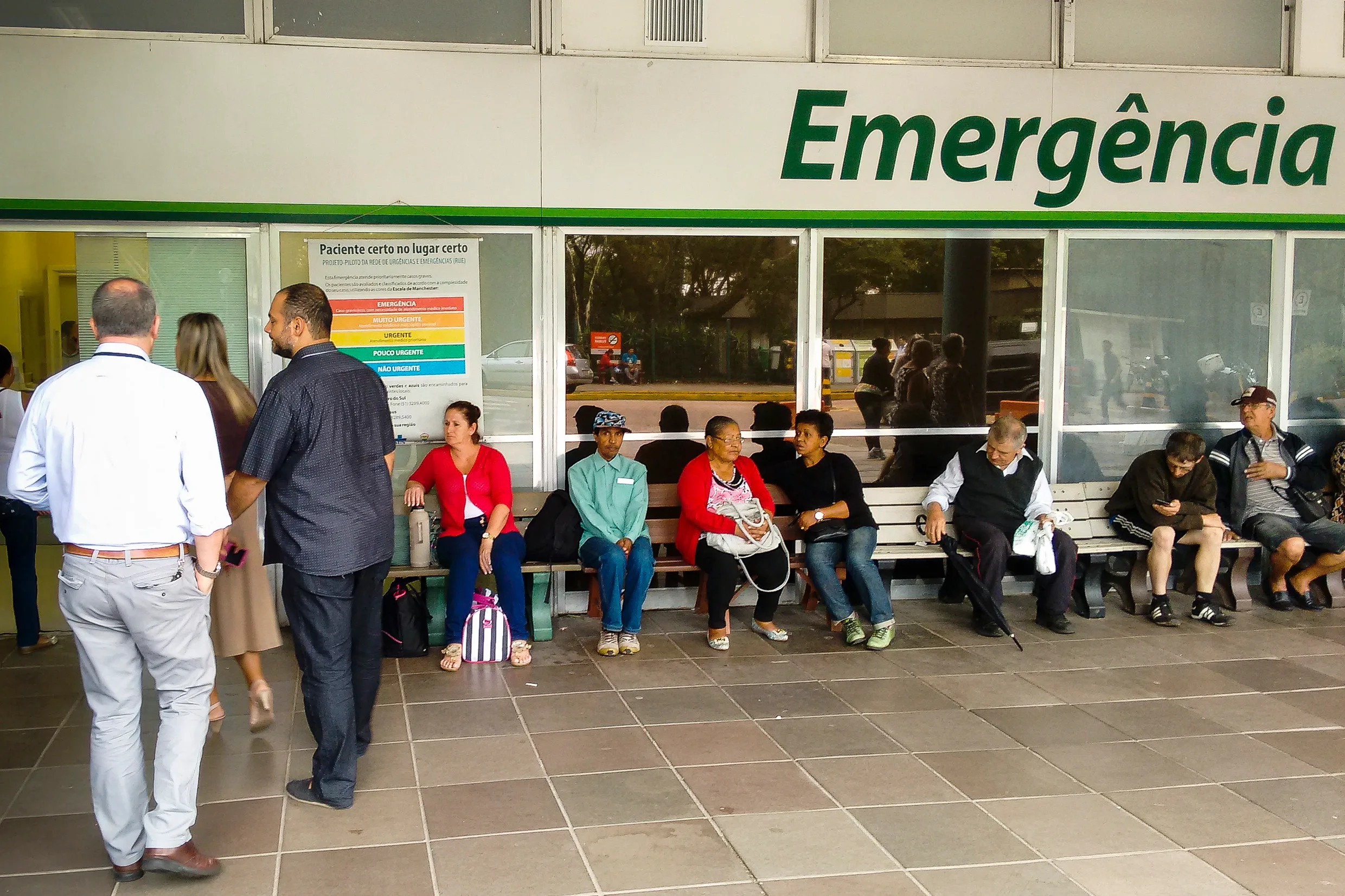 Com superlotação, Hospital de Clínicas de Porto Alegre restringe atendimentos