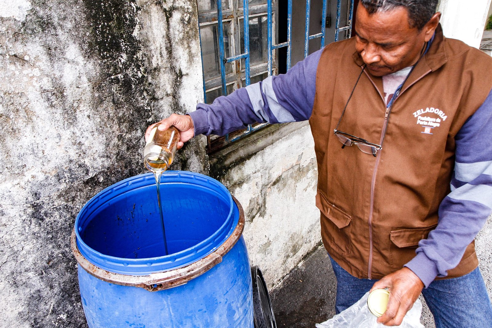 DMLU indica os pontos para descarte de óleo em Porto Alegre; Confira 2 DMLU indica os pontos para descarte de óleo em Porto Alegre; Confira