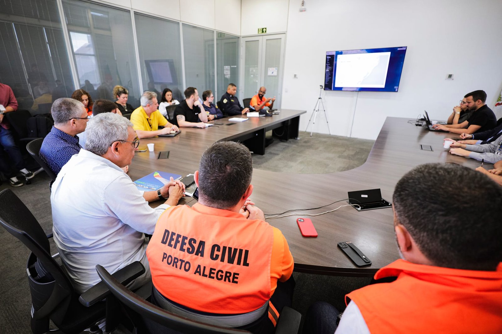 Com alerta de chuva intensa, Copae faz reunião para alinhar ações em Porto Alegre