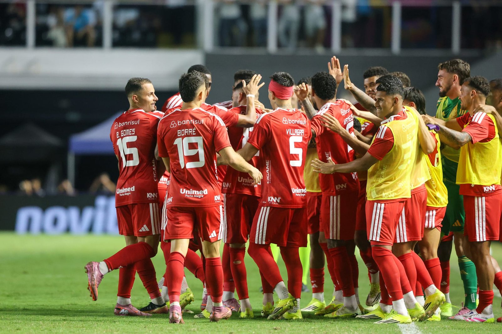 “Hoje quem ganhou foi o time”, diz técnico do Inter após vencer o Santos