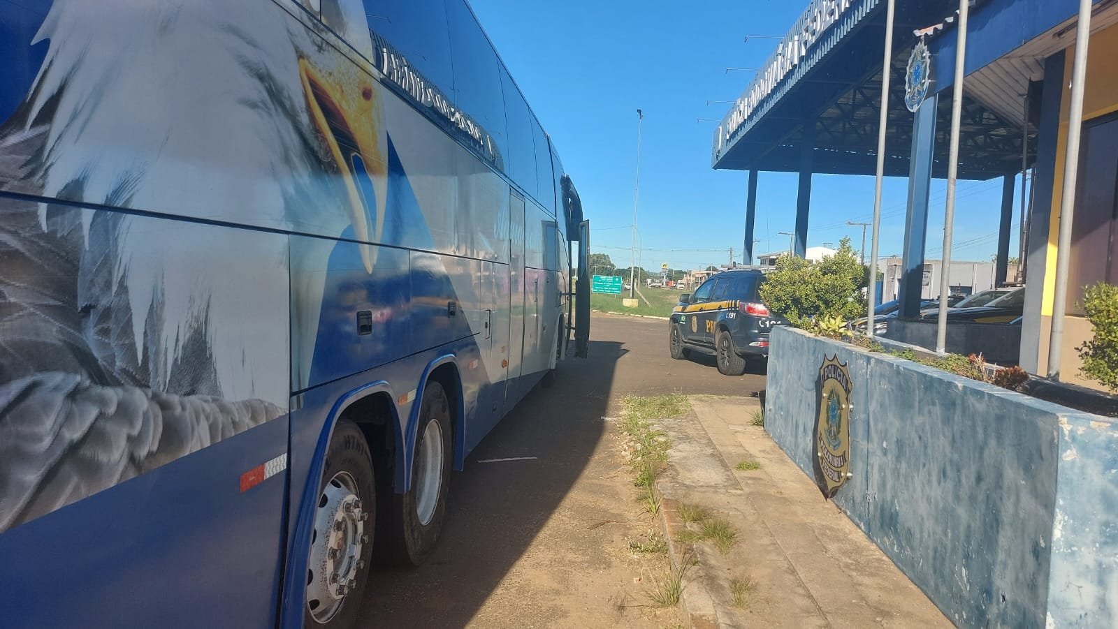 Polícia Rodovia Federal apreende carga de vinhos em Rosário do Sul 2 Polícia Rodovia Federal apreende carga de vinhos em Rosário do Sul