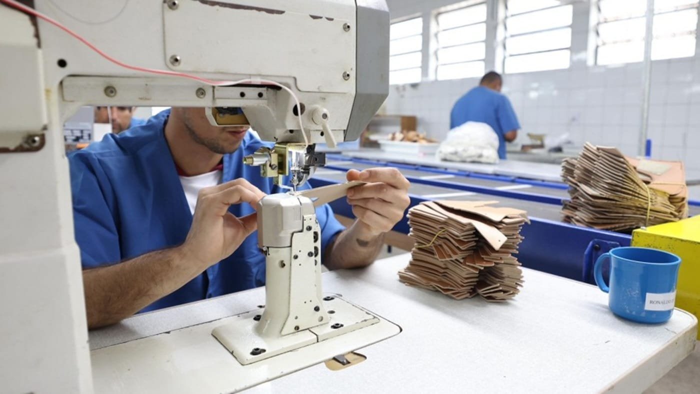 Inaugurada fábrica de calçados com emprego de apenados no Presídio de Sarandi