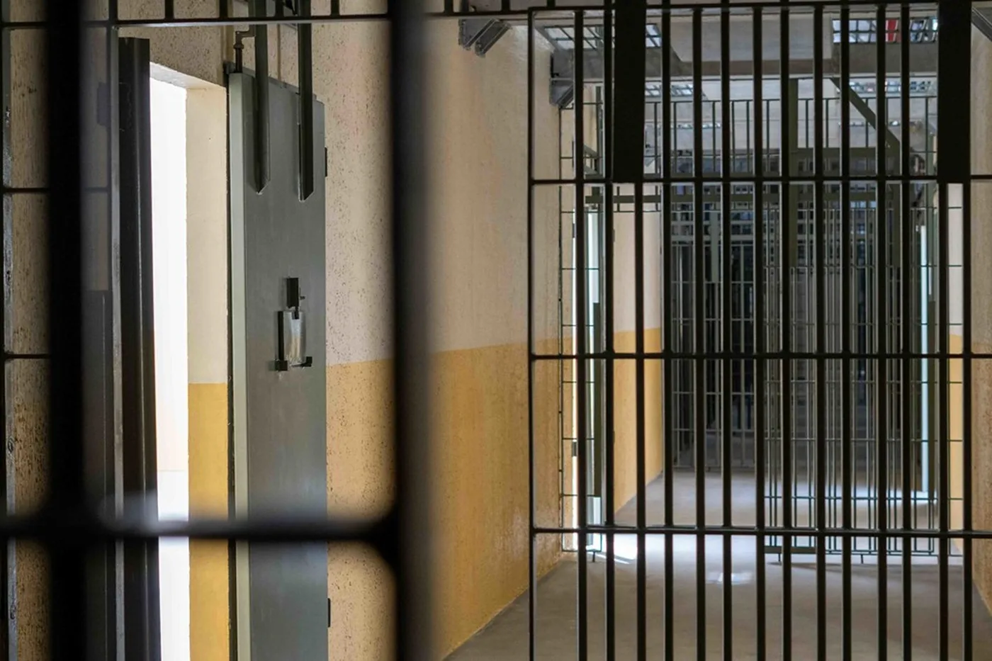 Homem condenado a 61 anos de prisão consegue comprovar que foi confundido com homônimo 2 Homem condenado a 61 anos de prisão consegue comprovar que foi confundido com homônimo