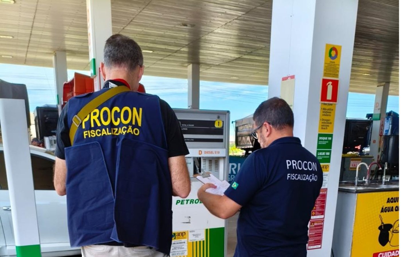 Procon fiscaliza postos de combustíveis em Rio Grande