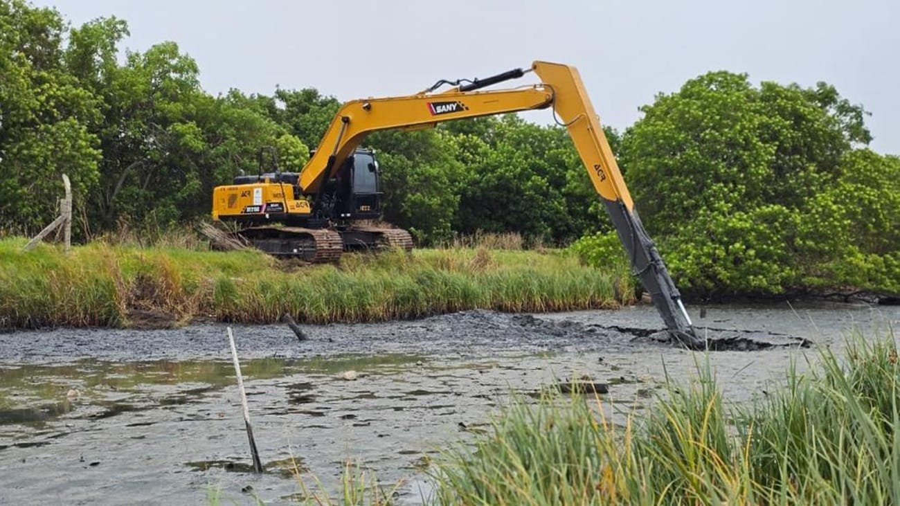 Desassoreamento de canais visa reduzir risco de enchentes em Rio Grande