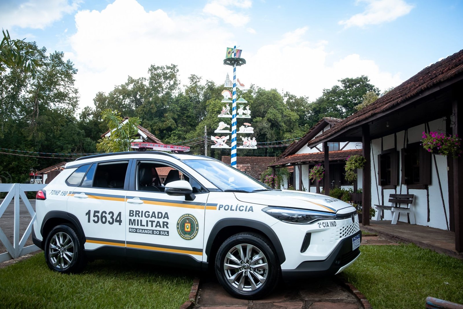 Oktoberfest de Igrejinha entrega viatura à Brigada Militar