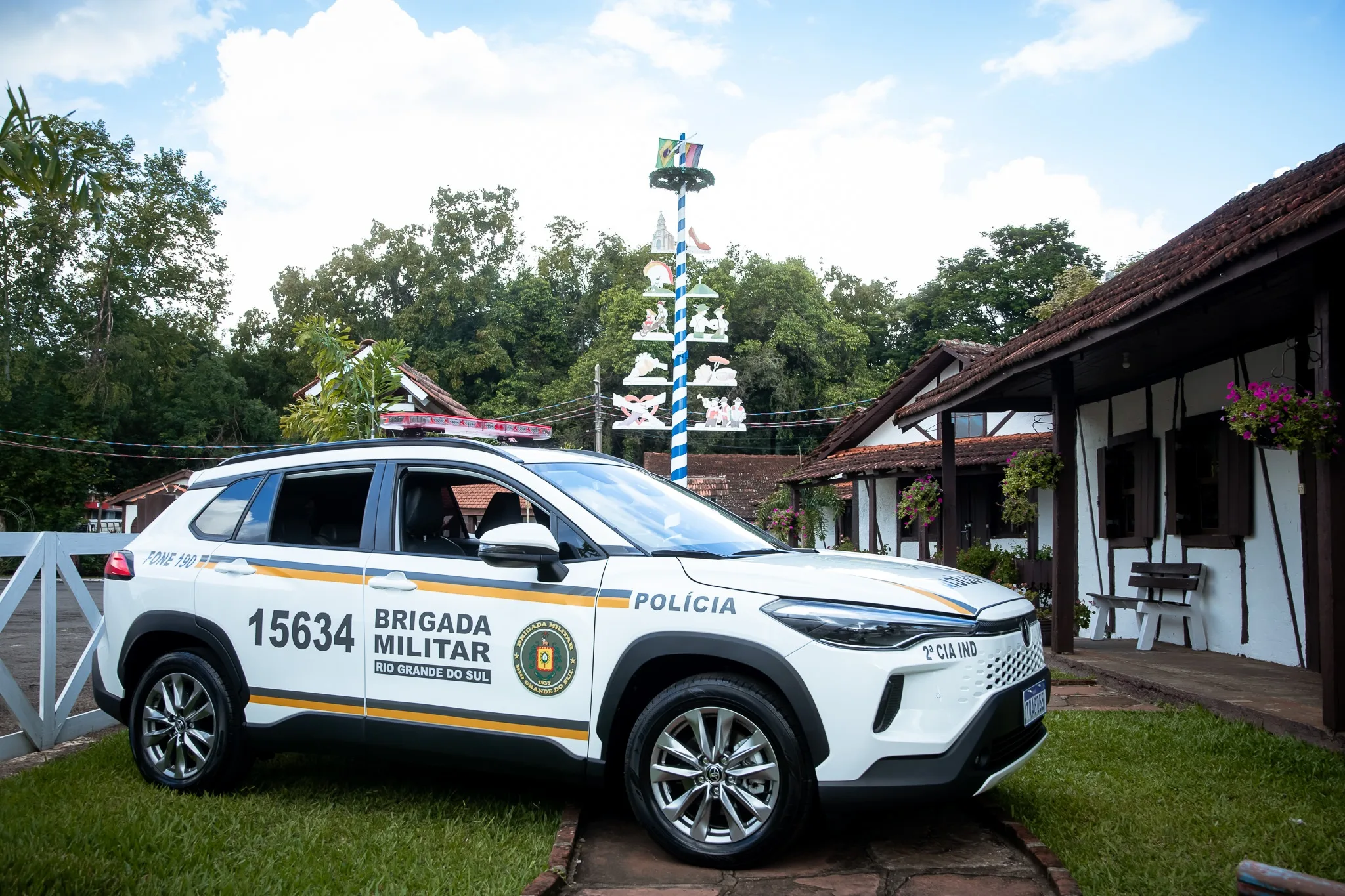 Oktoberfest de Igrejinha entrega viatura à Brigada Militar