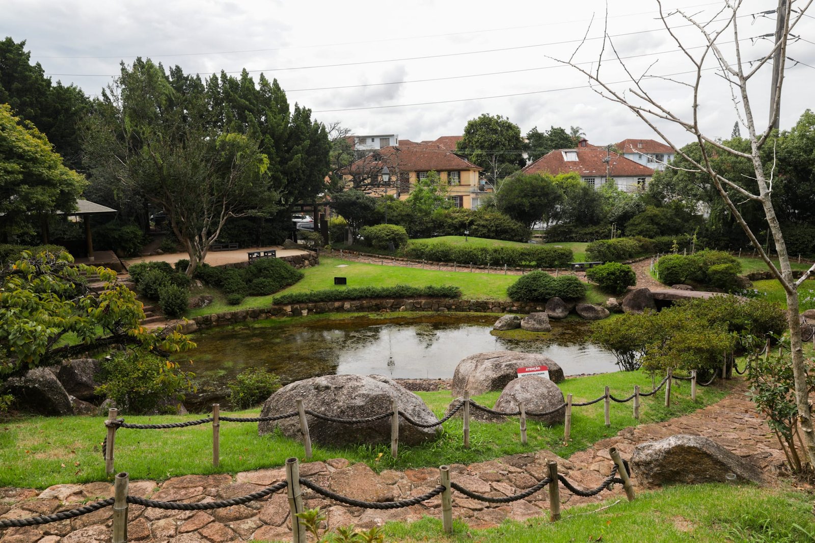 Ponto turístico: Praça Província de Shiga reabre em Porto Alegre