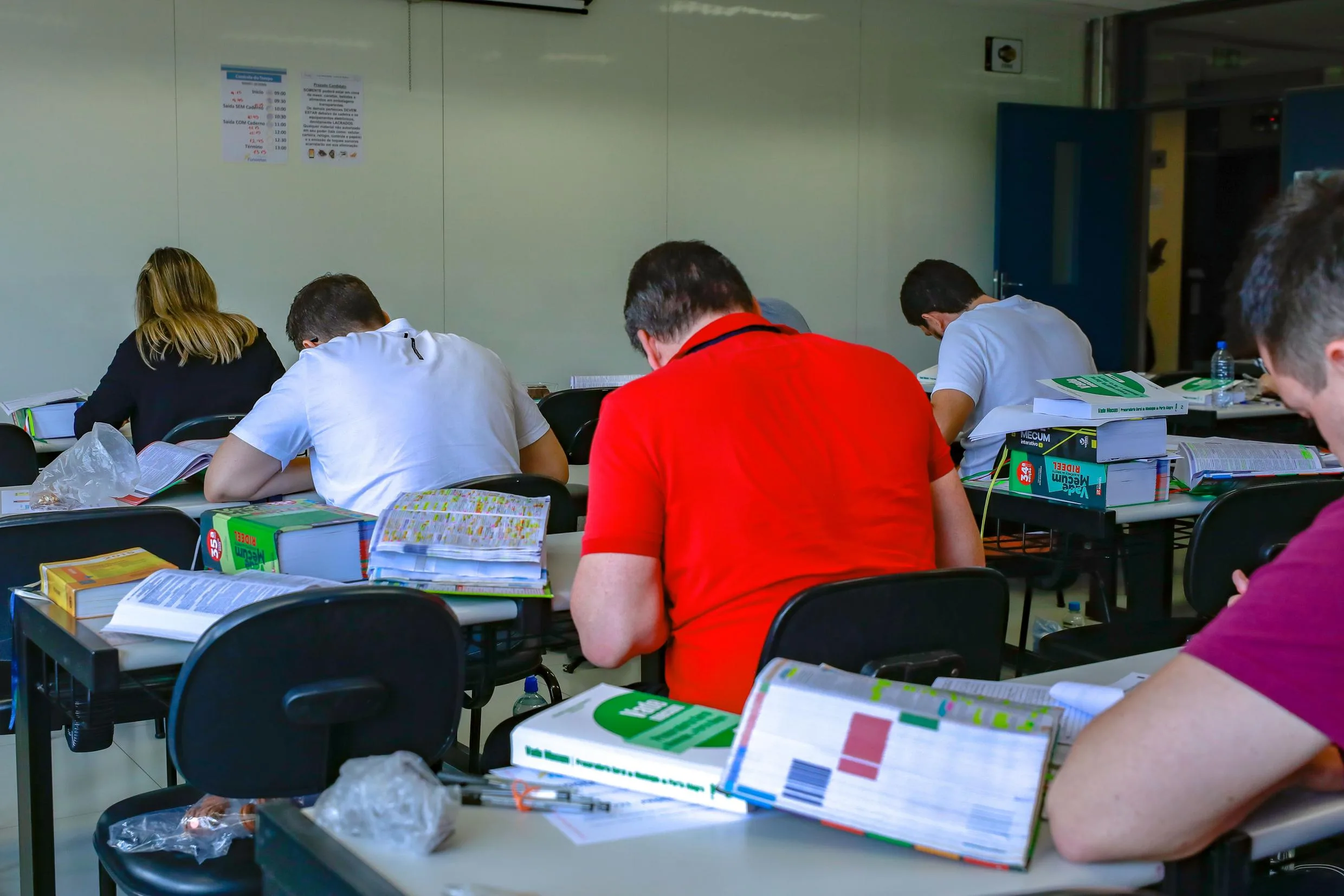 Demhab abre concurso público em Porto Alegre com vagas para níveis médio e superior; veja como se inscrever 5 Demhab abre concurso público em Porto Alegre com vagas para níveis médio e superior; veja como se inscrever