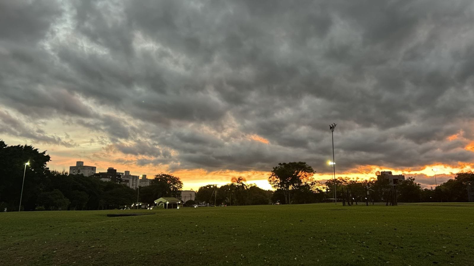 Nebulosidade aumenta e há previsão de chuva no RS