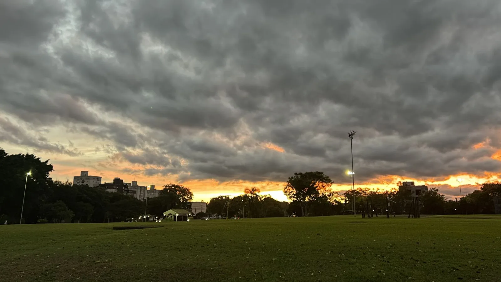 Previsão destaca avanço de frente fria e chuva em parte do RS 1 3 tempo santa cruz do sul Foto Rosana Klafke Redacao RS