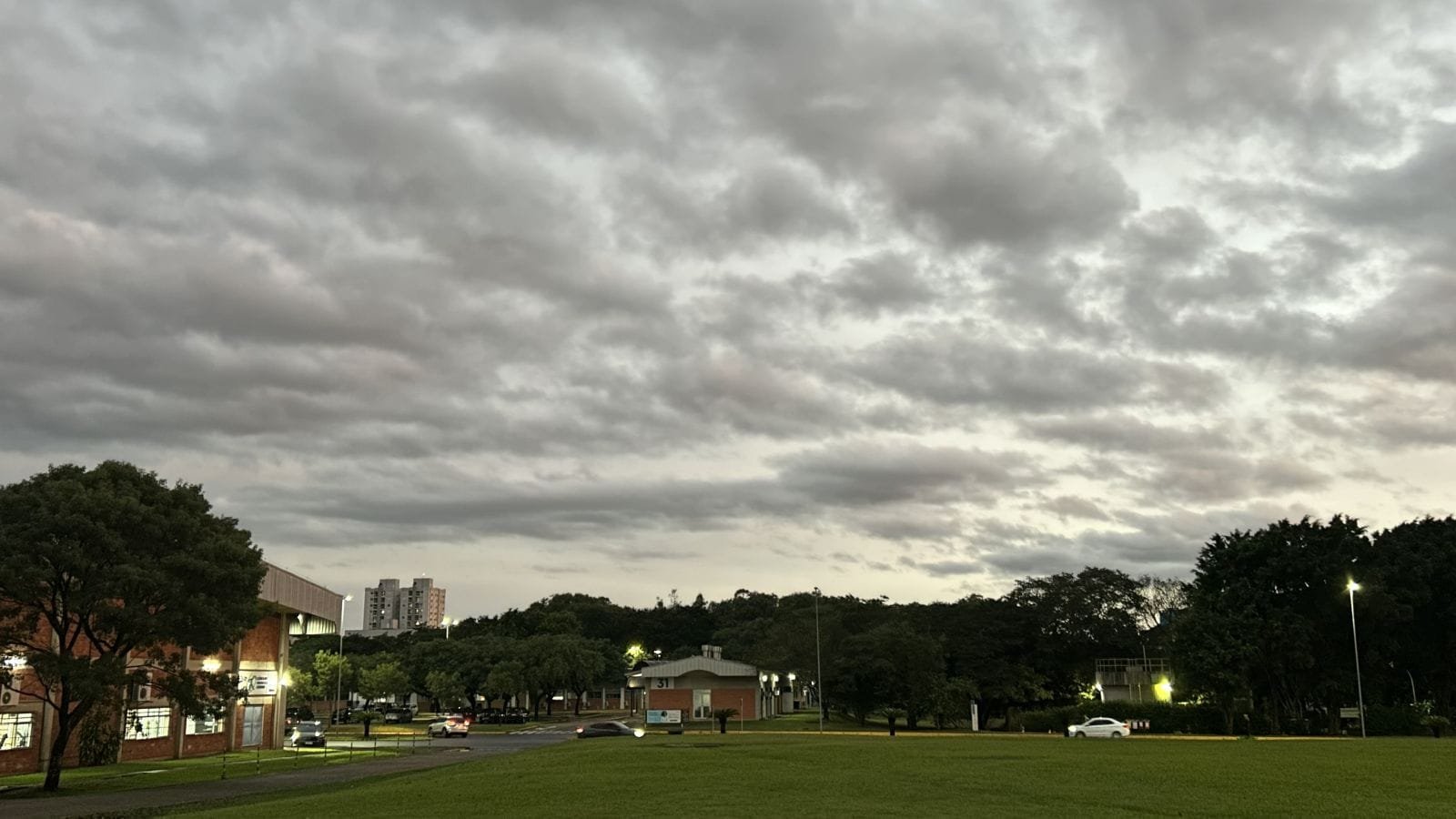 Tempo segue úmido e instável no RS