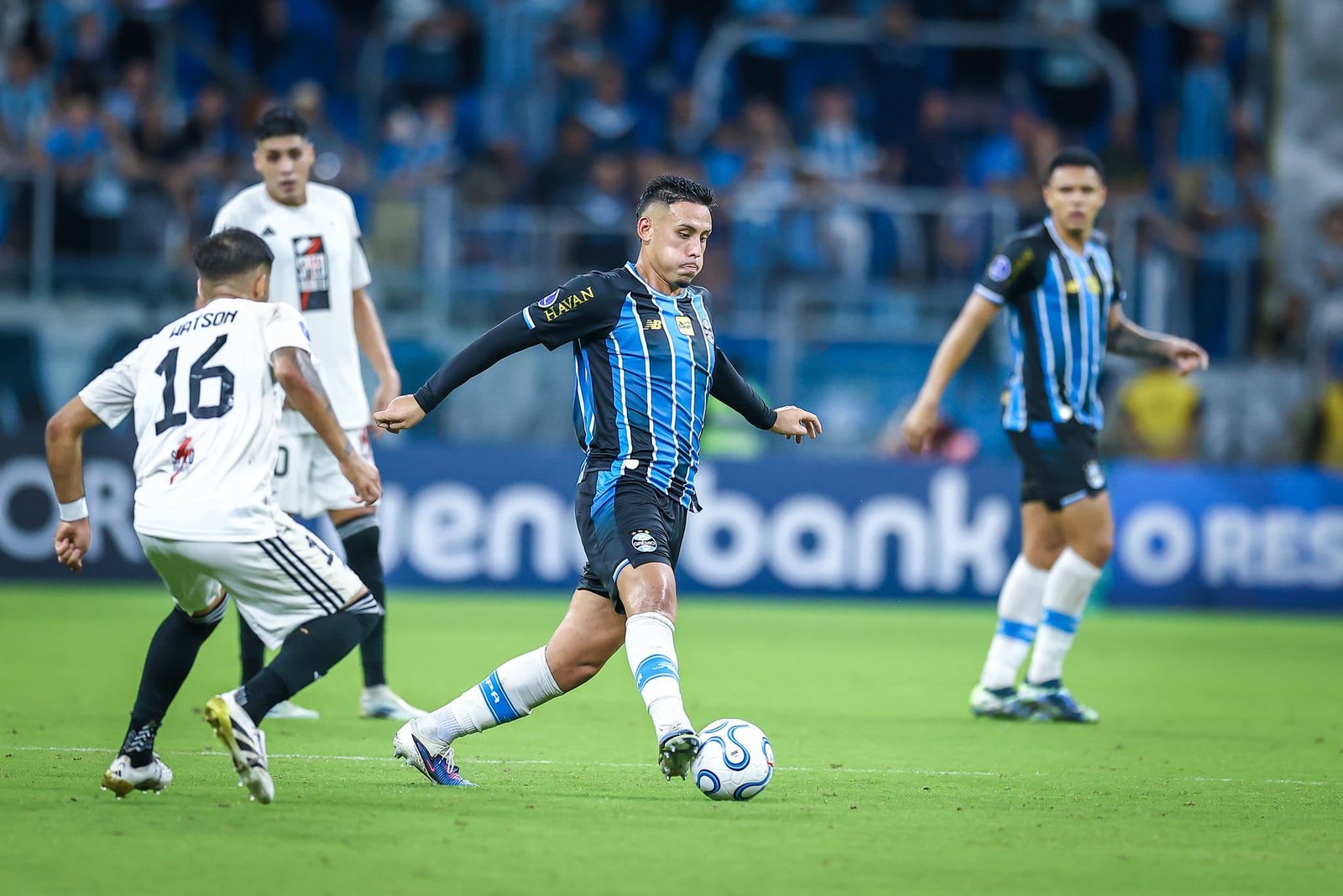 "As dificuldades foram superadas", diz técnico do Grêmio após vencer a primeira na Sul-Americana 2 “As dificuldades foram superadas”, diz técnico do Grêmio após vencer a primeira na Sul-Americana
