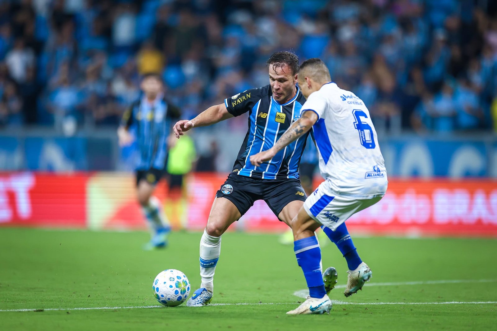 Grêmio vence o Confiança e Arthur defende técnico Luís Castro