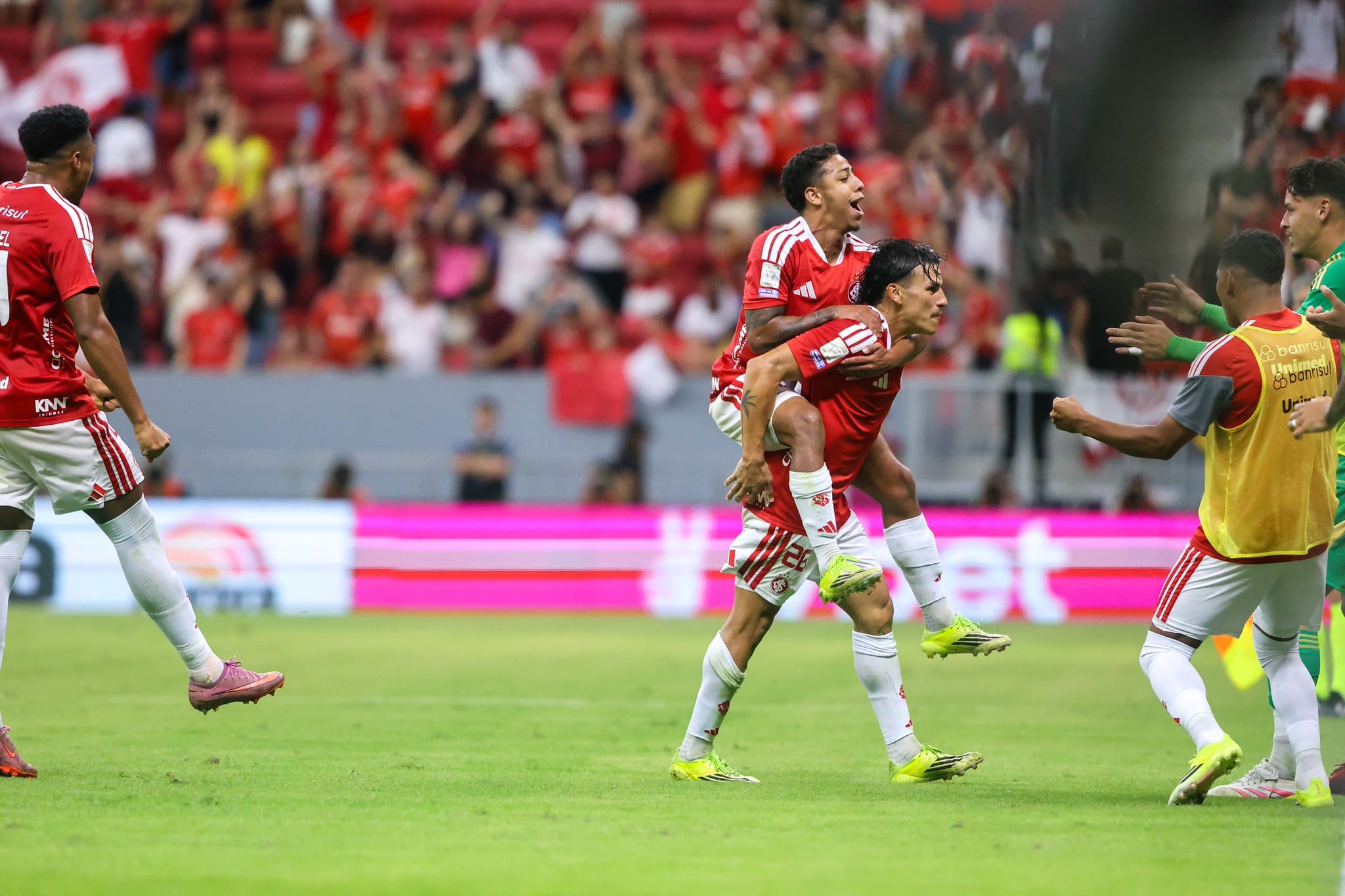 “O problema é em casa”, diz técnico do Inter após empatar com o Botafogo