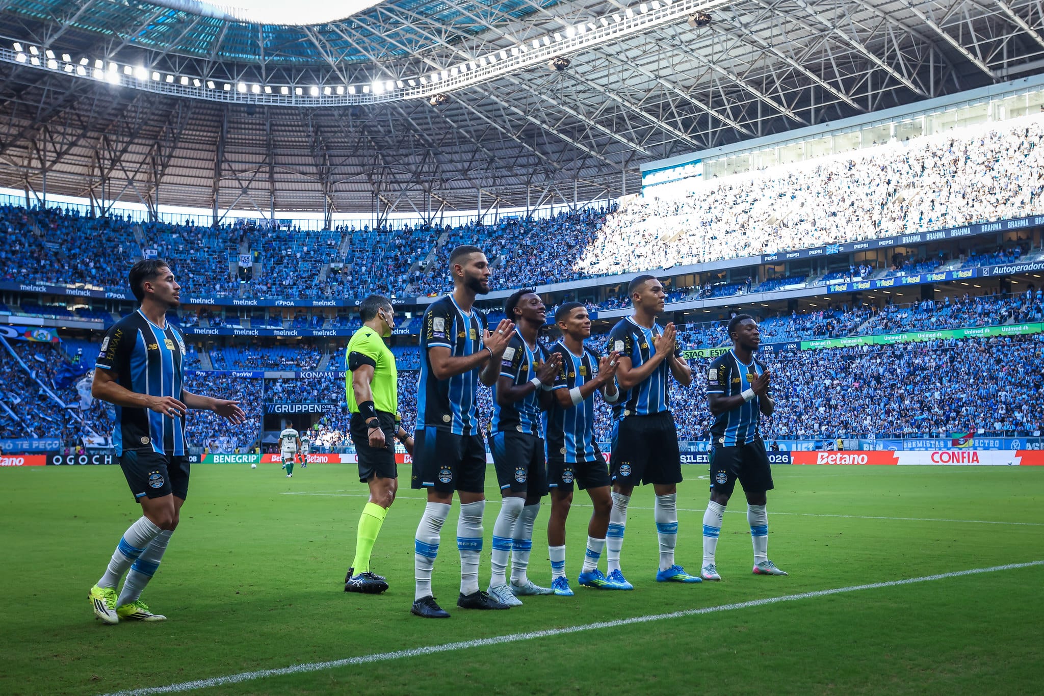 Técnico do Grêmio destaca apoio da torcida após vencer o Coritiba