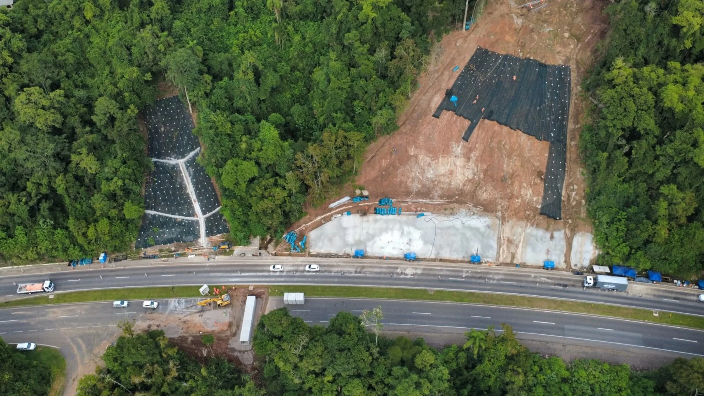 Detonações causam bloqueios de trânsito nas rodovias ERS-122 e RSC-287 4 Detonações causam bloqueios de trânsito nas rodovias ERS-122 e RSC-287