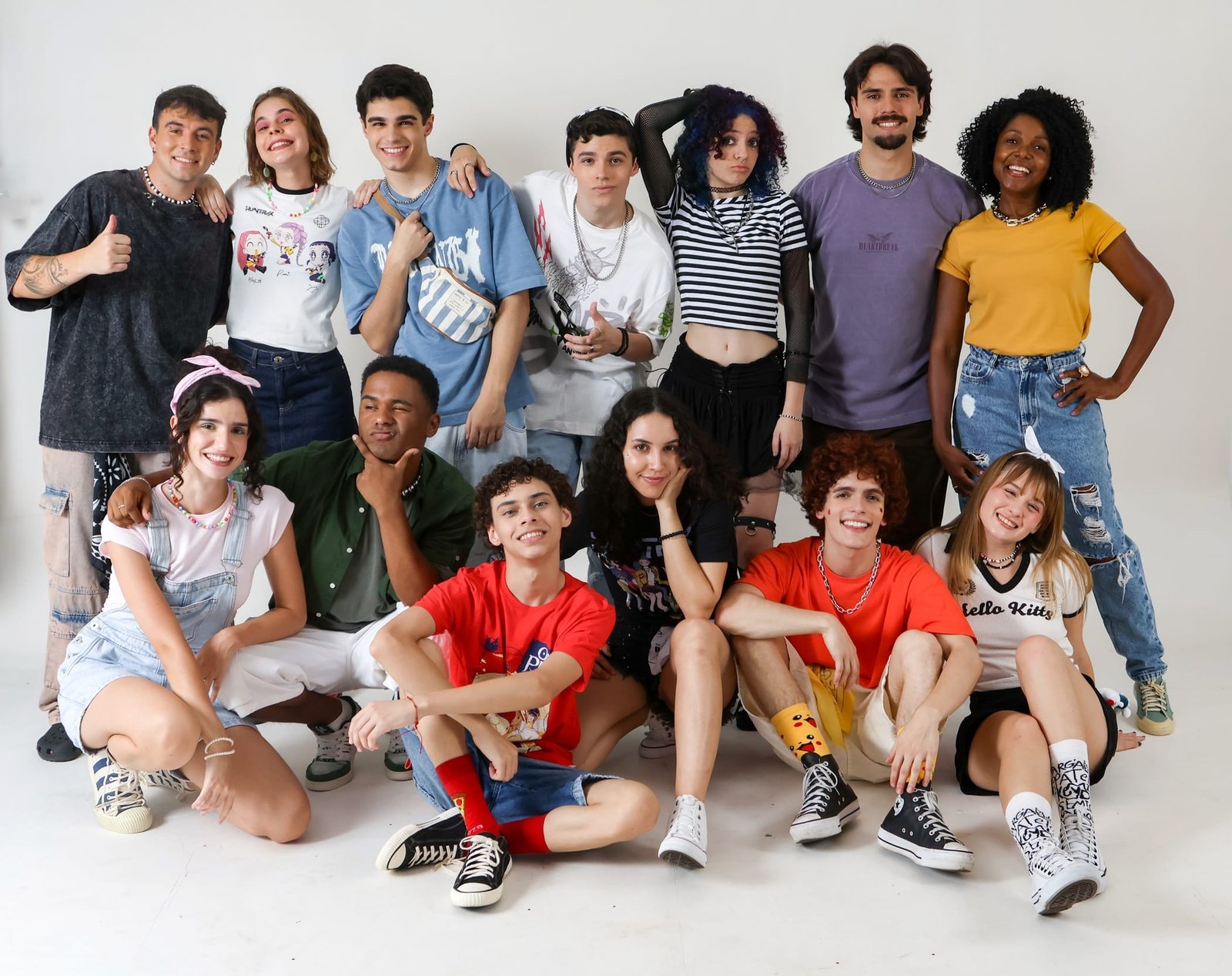 Clássico do teatro gaúcho, Adolescer, estreia com elenco renovado