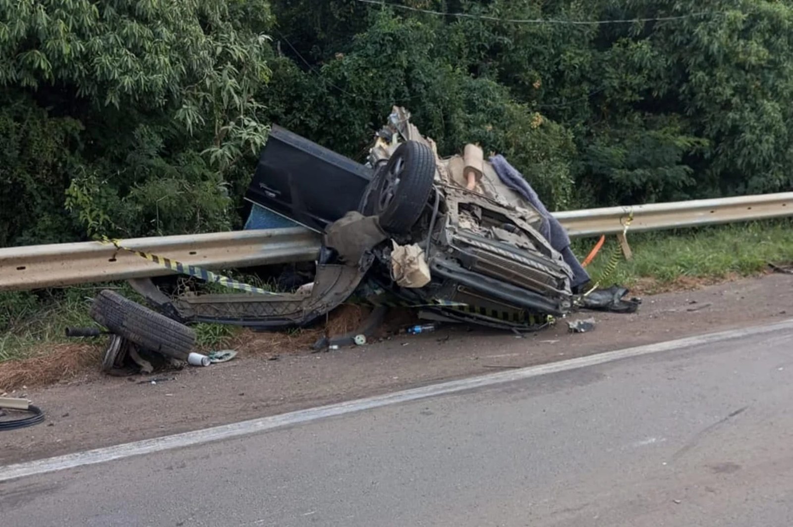 Duas pessoas morrem em acidente entre carros e caminhão na BR-386, na Região Norte do RS