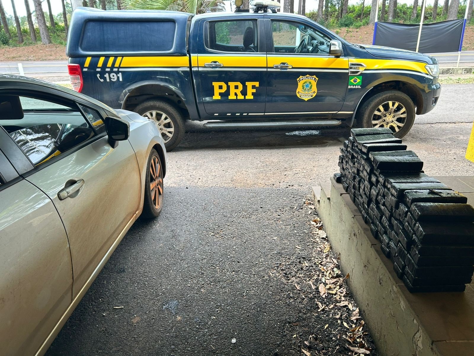 Polícia Rodoviária Federal apreende quase 100 kg de maconha em Santiago
