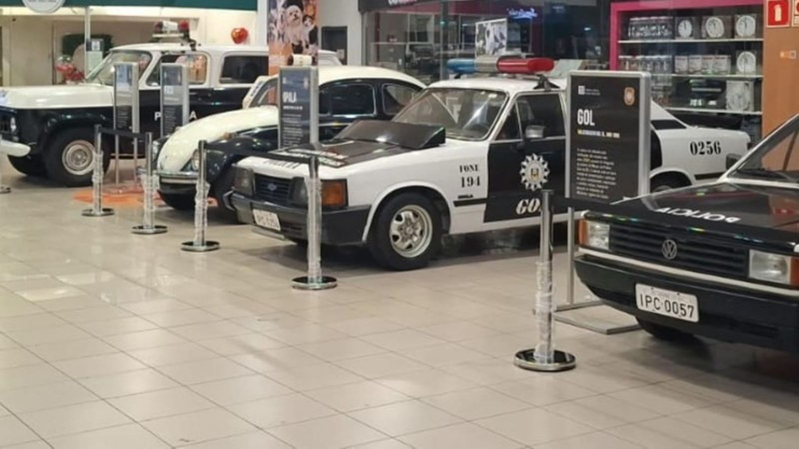 Polícia Civil realiza exposição de viaturas antigas em Porto Alegre