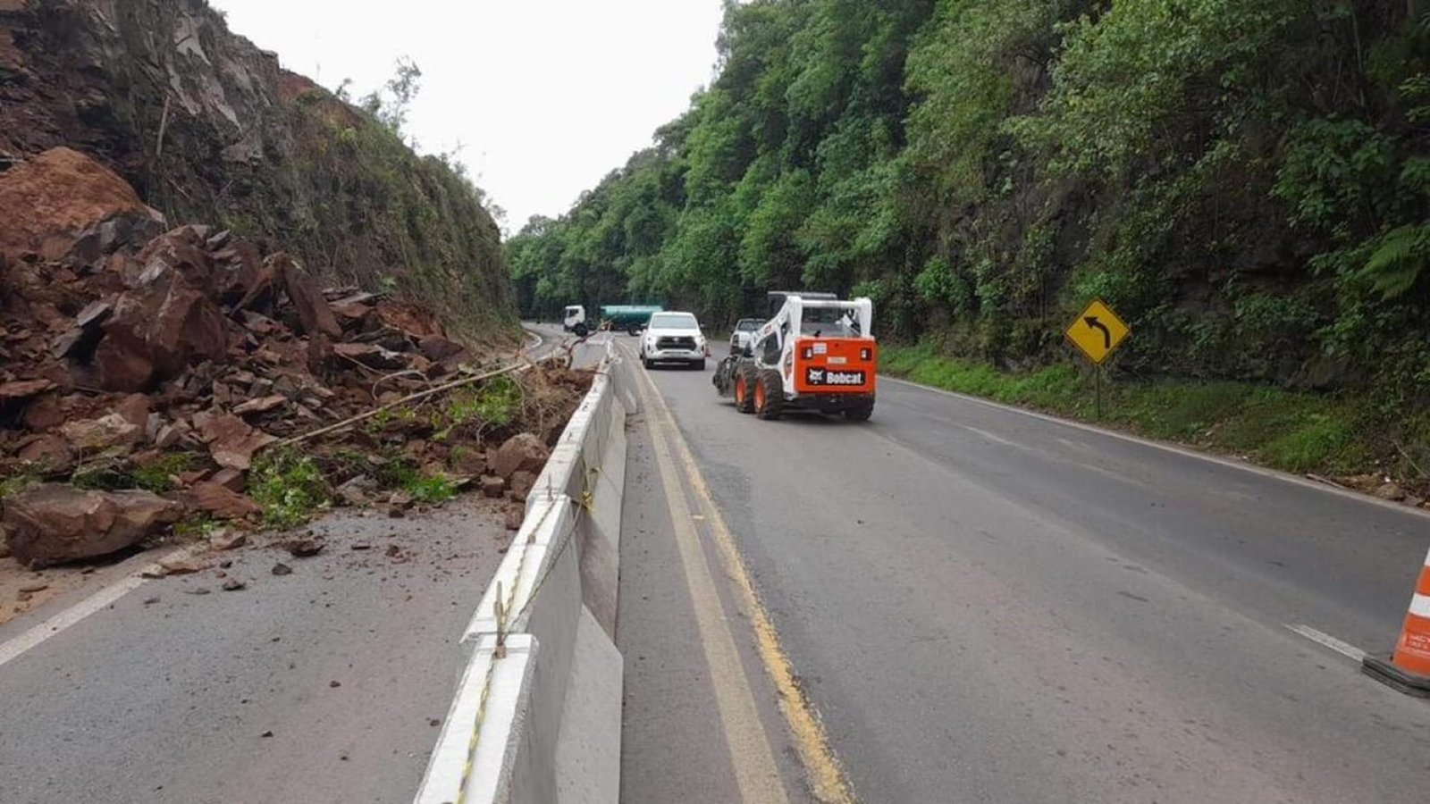 Detonações provocam bloqueios de trânsito na RSC-287, em Santa Cruz do Sul 2 Detonações provocam bloqueios de trânsito na RSC-287, em Santa Cruz do Sul