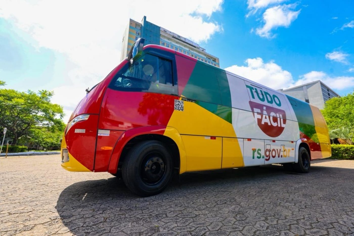 Unidade móvel do Tudo Fácil oferece serviços gratuitos em Eldorado do Sul 