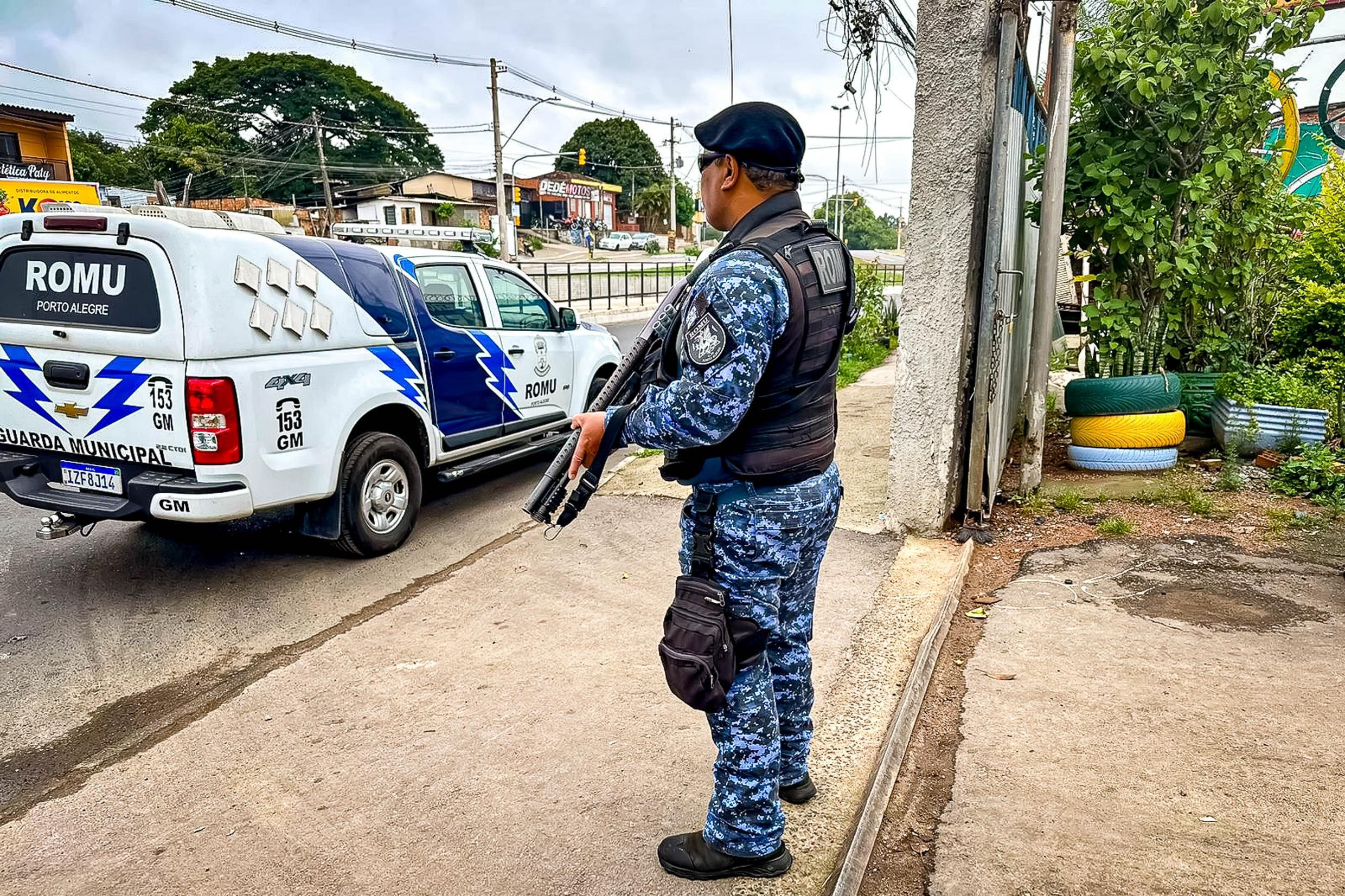 Operação em ferros-velhos encontra material público roubado escondido em Porto Alegre 2 Operação em ferros-velhos encontra material público roubado escondido em Porto Alegre
