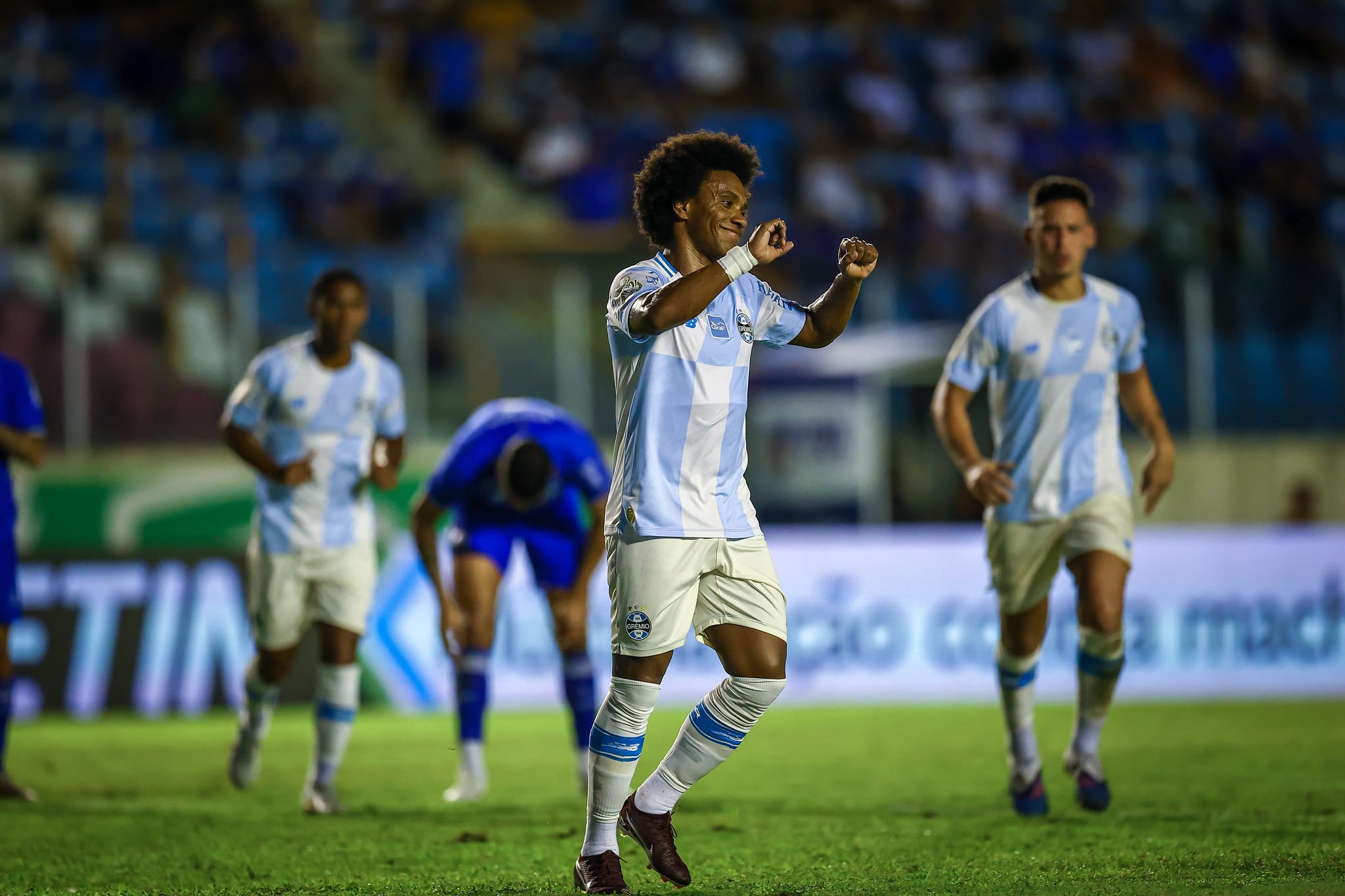 Grêmio elimina o Confiança e Luís Castro parabeniza jogadores pela superioridade
