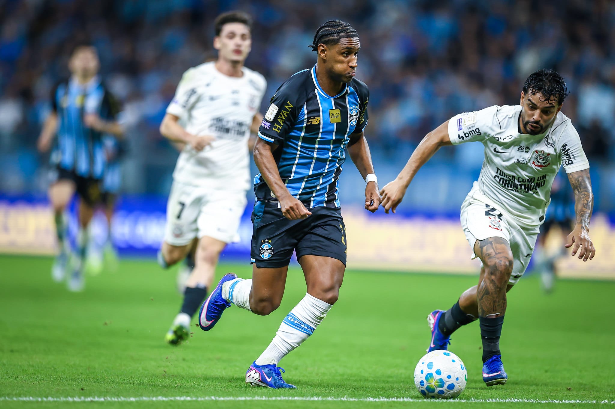 Crise na Arena: Luís Castro é vaiado, revela bastidor dramático sobre escalação e diretoria do Grêmio toma decisão 2 Crise na Arena: Luís Castro é vaiado, revela bastidor dramático sobre escalação e diretoria do Grêmio toma decisão