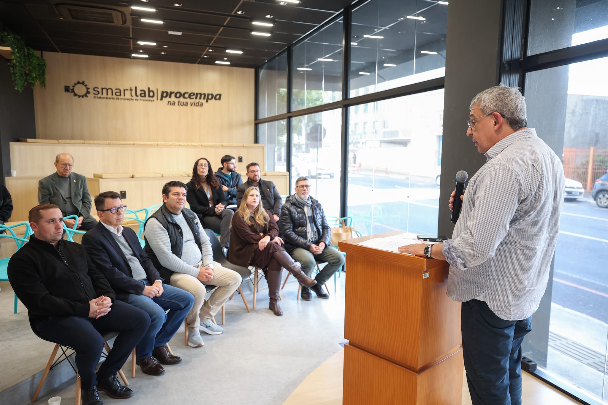 Prefeito Sebastião Melo sanciona o programa Conecta Idoso em Porto Alegre