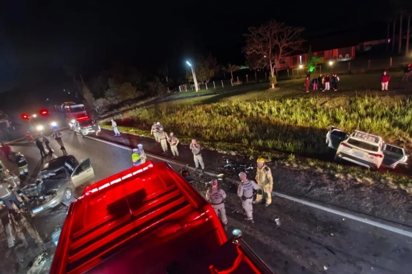 Acidente envolvendo viatura da Brigada Militar causa bloqueio de trânsito no Vale do Rio Pardo