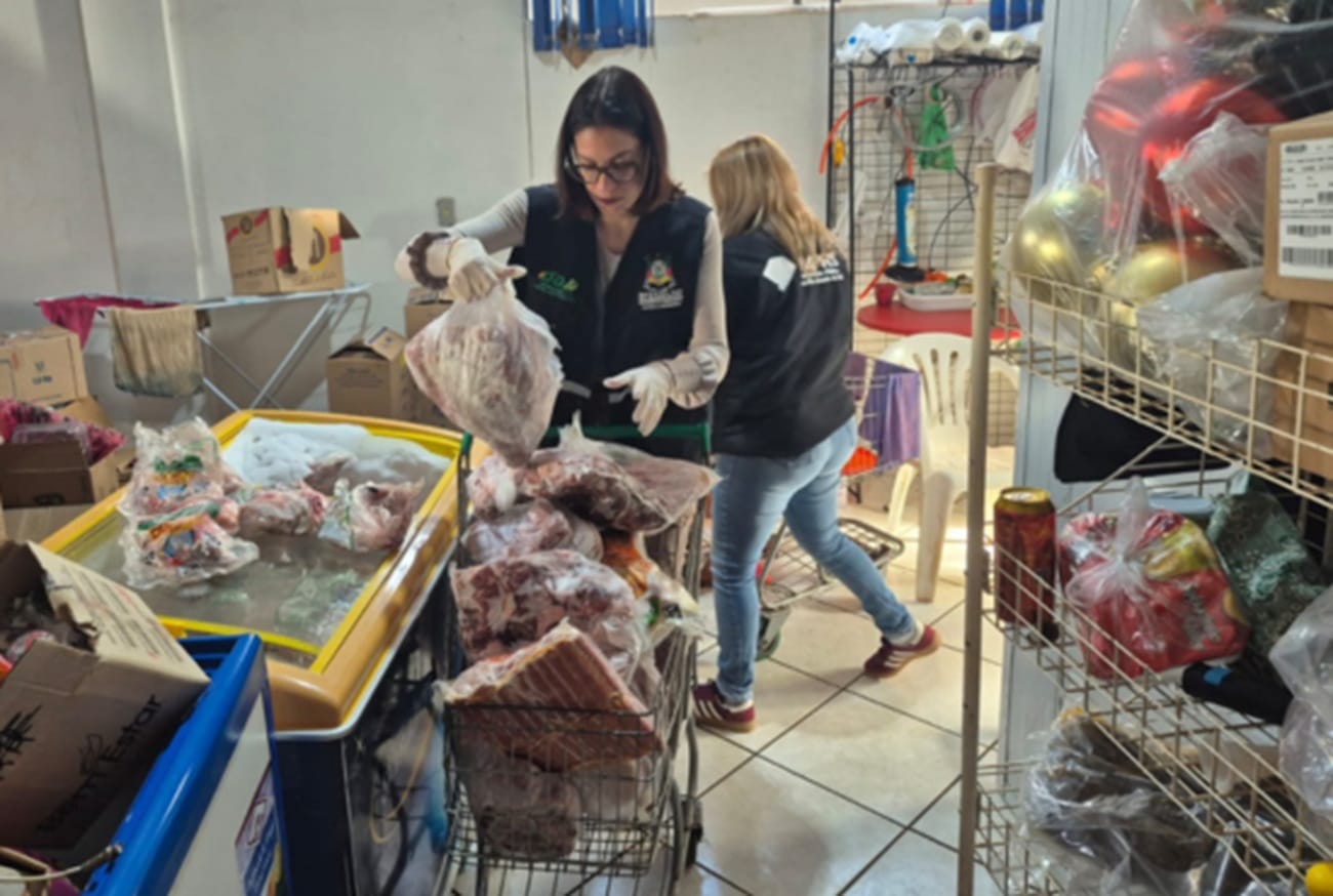 Fiscalização apreende 2 toneladas de produtos impróprios para consumo na Região Noroeste do RS 2 Fiscalização apreende 2 toneladas de produtos impróprios para consumo na Região Noroeste do RS