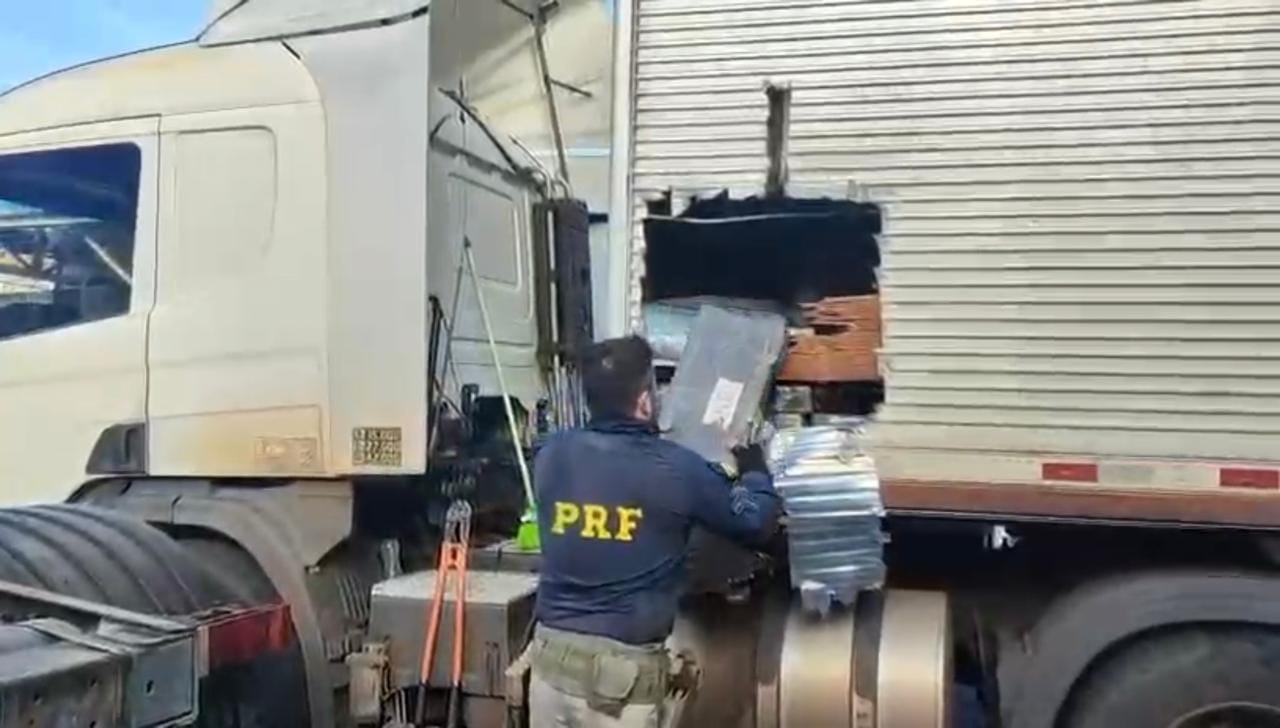 PRF apreende 1 tonelada de maconha em Palmeira das Missões 2 PRF apreende 1 tonelada de maconha em Palmeira das Missões