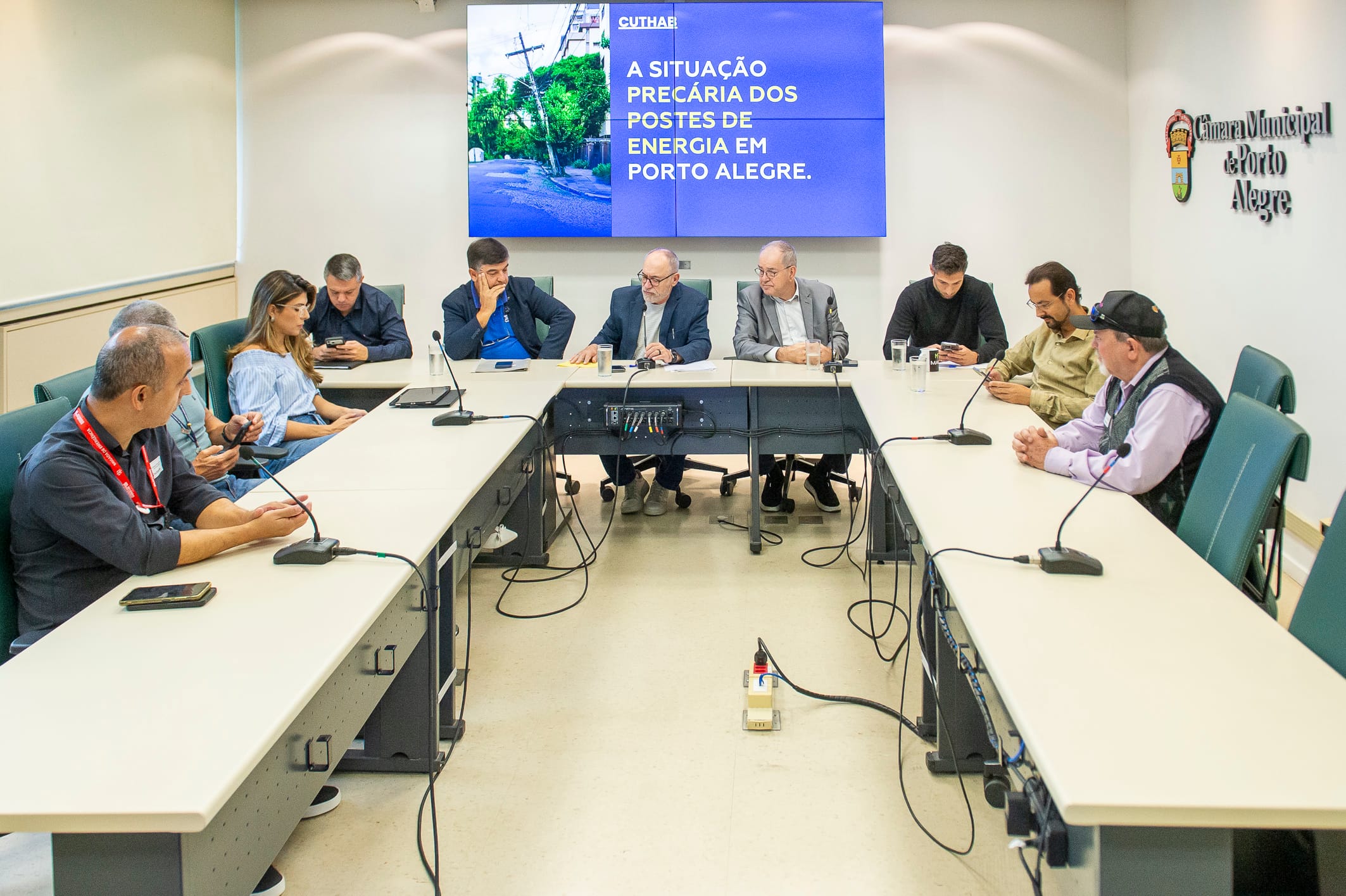 Comissão debate situação dos postes de energia em Porto Alegre