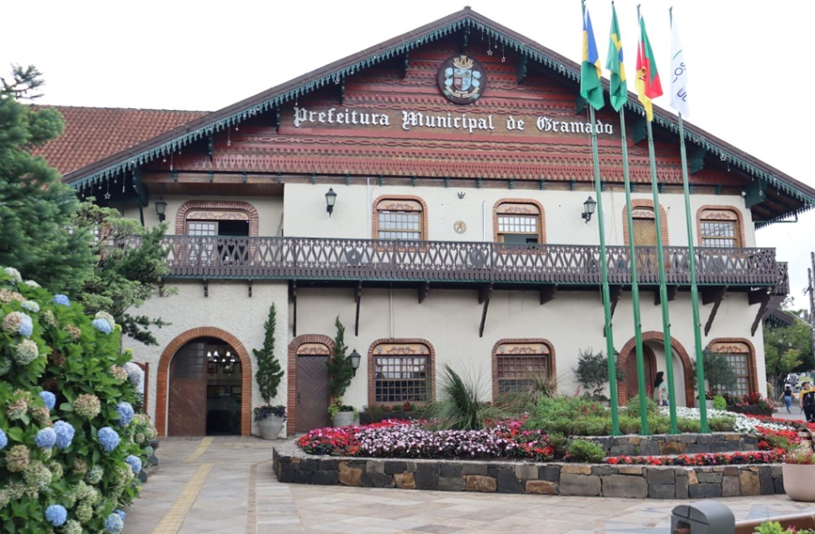Prefeitura de Gramado abre dois processos seletivos simplificados