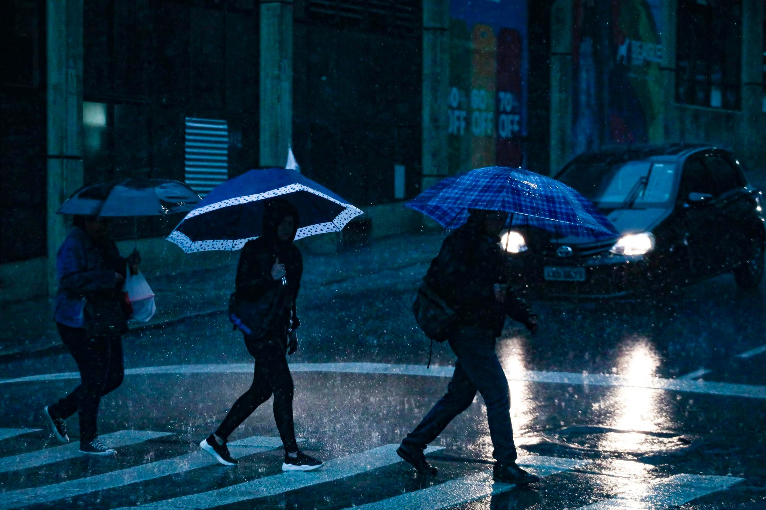 O tempo vai virar: Sistema de baixa pressão interrompe frio seco e traz tempestade para o RS 2 O tempo vai virar: Sistema de baixa pressão interrompe frio seco e traz tempestade para o RS
