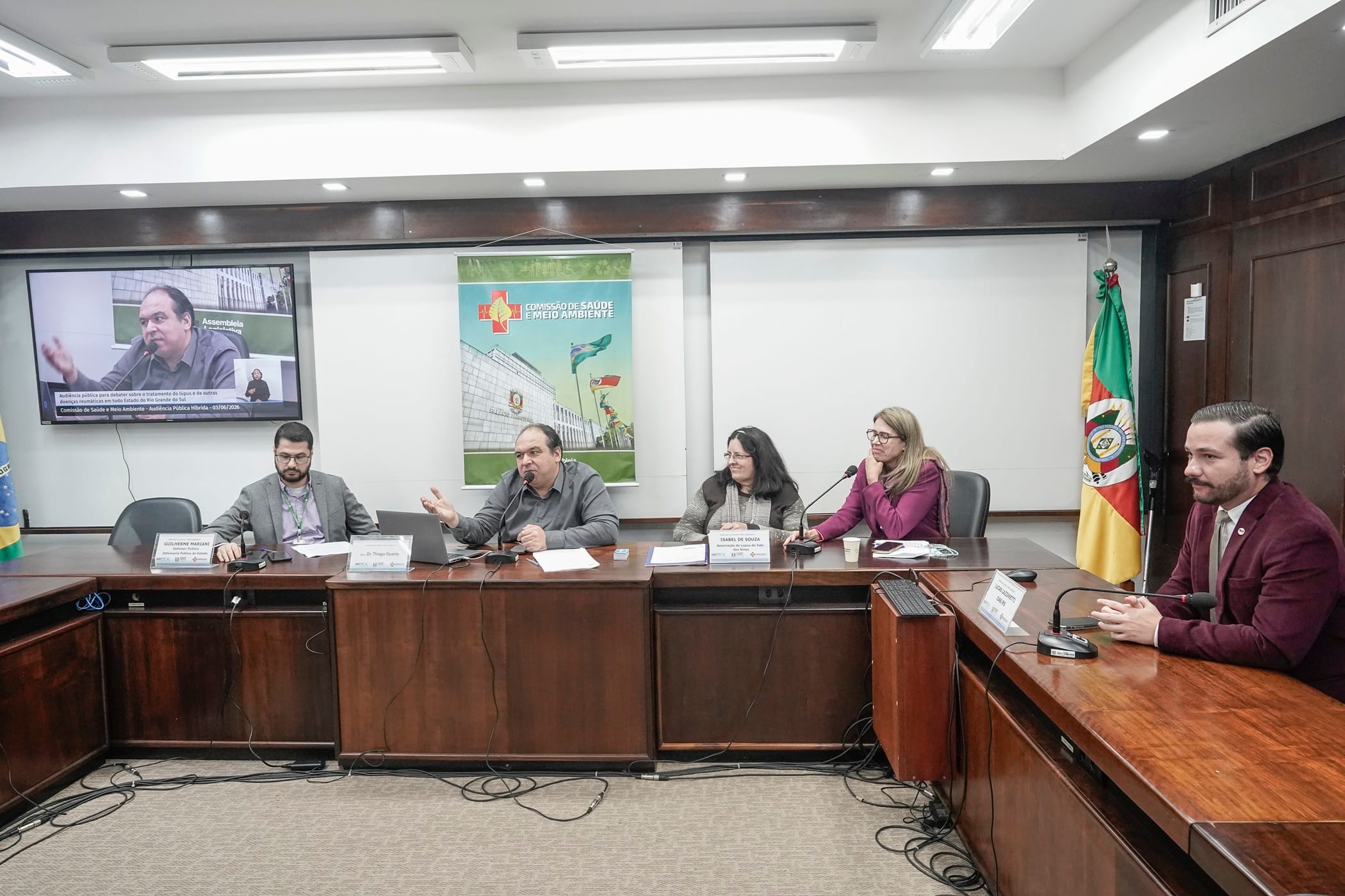 Pacientes com lúpus enfrentam barreiras no RS, aponta audiência pública