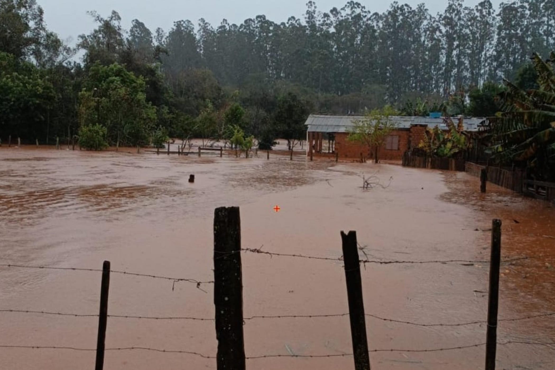 Rios transbordam no RS: Chuva volumosa deixa cidades em alerta