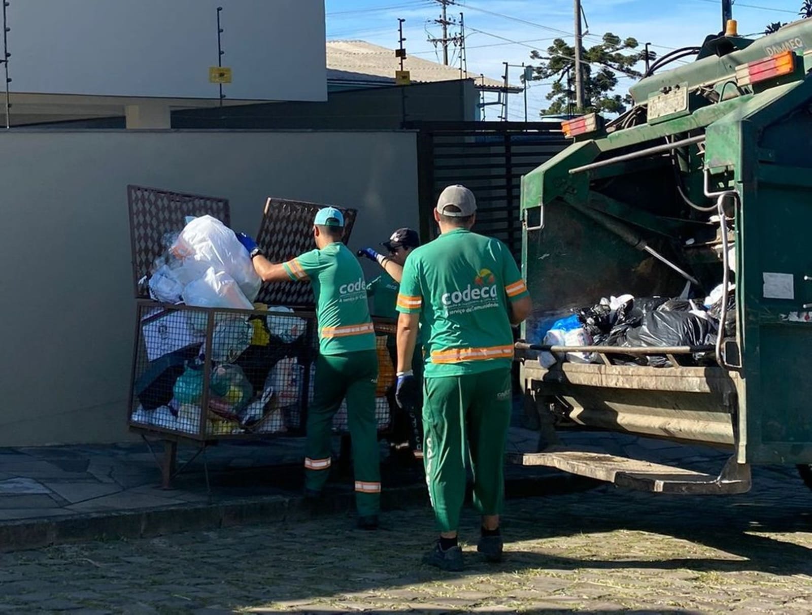 Companhia abre processos seletivos para coletor e auxiliar de limpeza em Caxias do Sul 2 Companhia abre processos seletivos para coletor e auxiliar de limpeza em Caxias do Sul