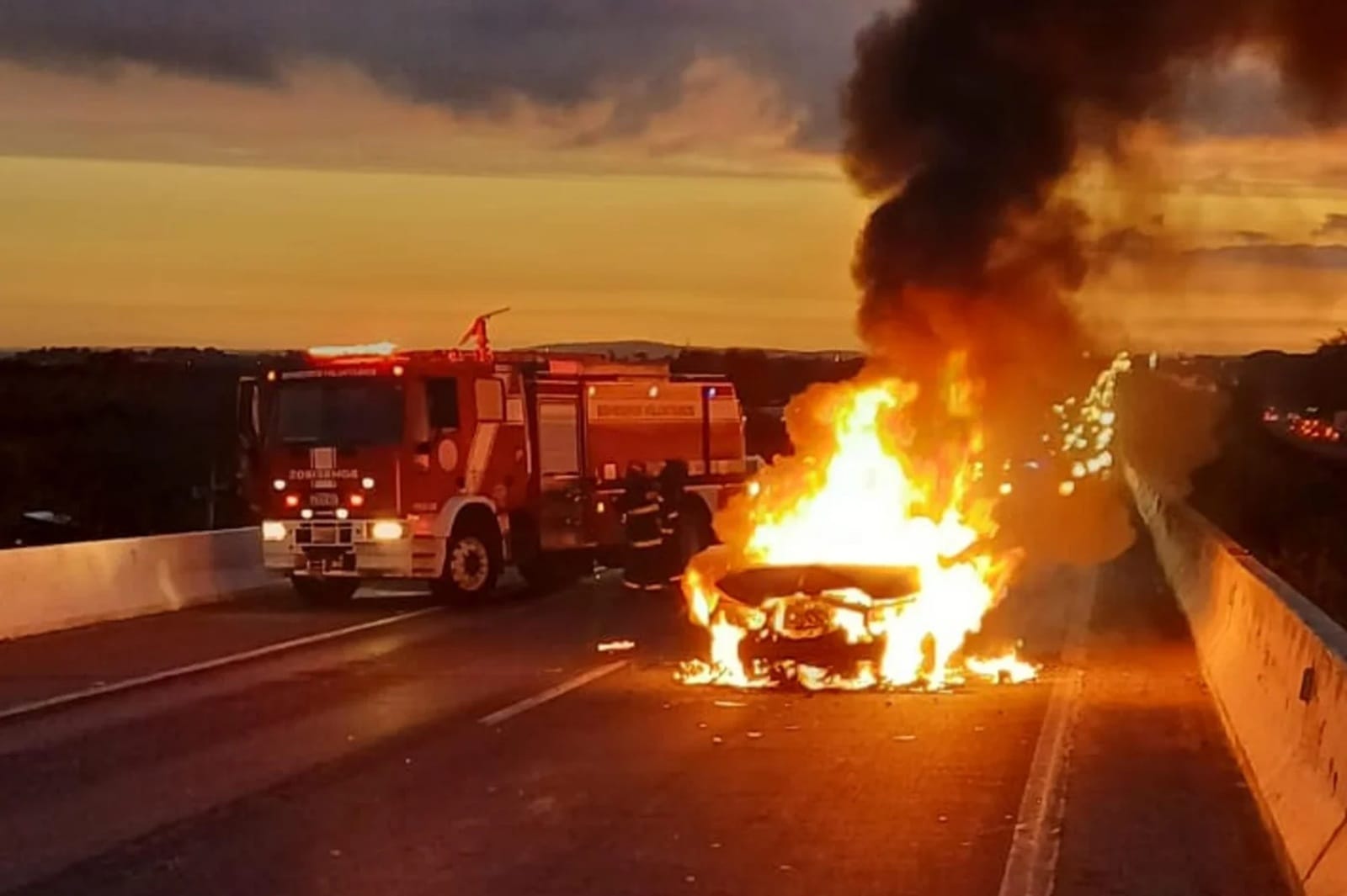 Zagueiro da base do Grêmio se envolve em acidente com incêndio na BR-290 2 Zagueiro da base do Grêmio se envolve em acidente com incêndio na BR-290