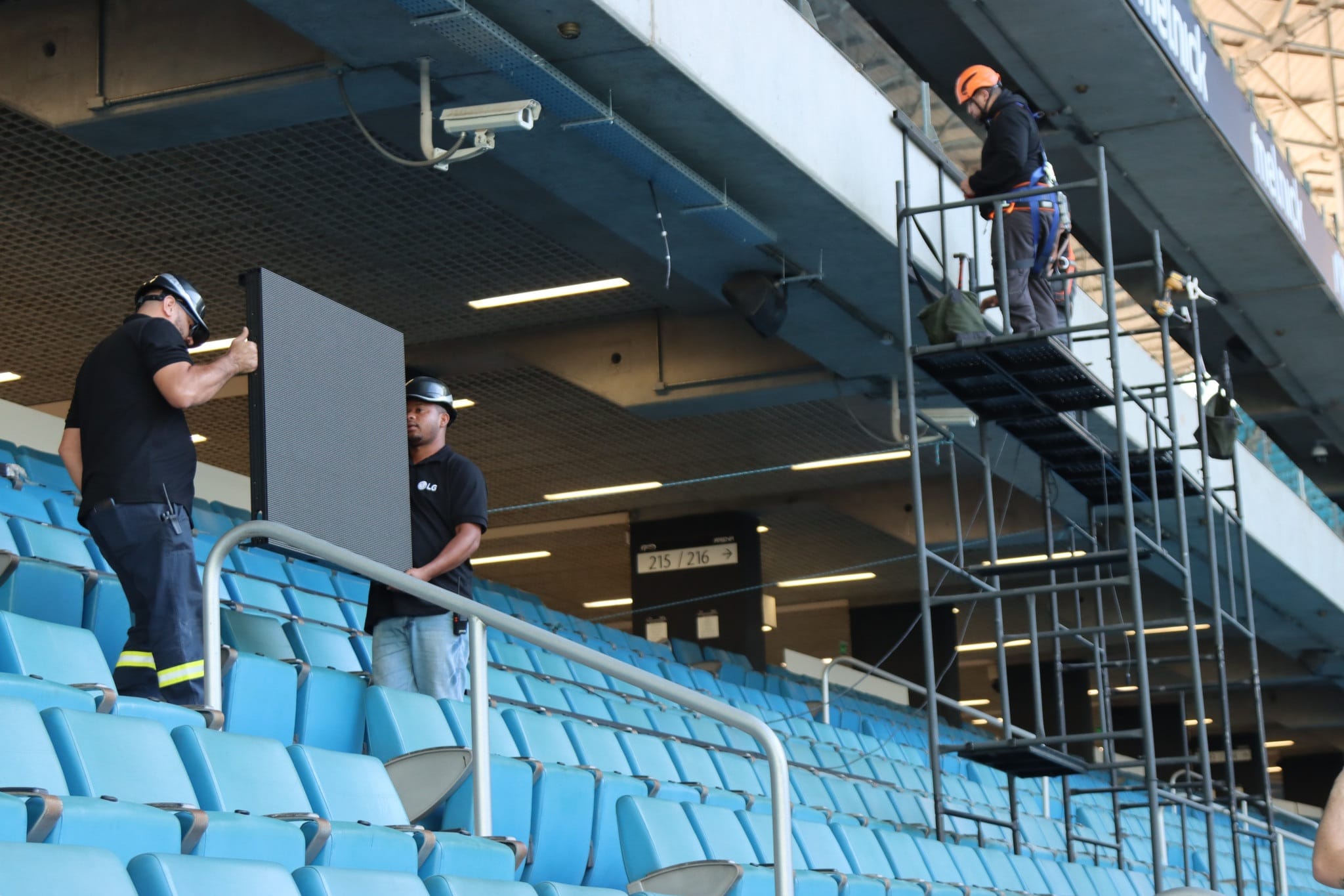 Arena do Grêmio inicia instalação de tecnologia inédita em estádios no país